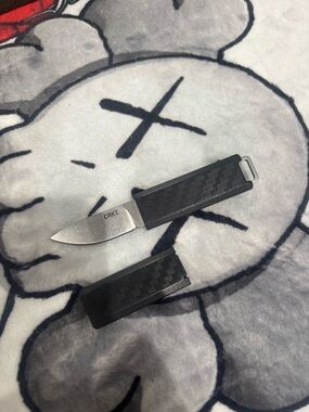 Black Fixed Blade Pocket Knife with Carbon Fiber-Style Sheath